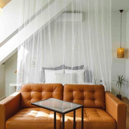 Vivando - Beautiful Studio B + Parking Bukares Bagian luar foto