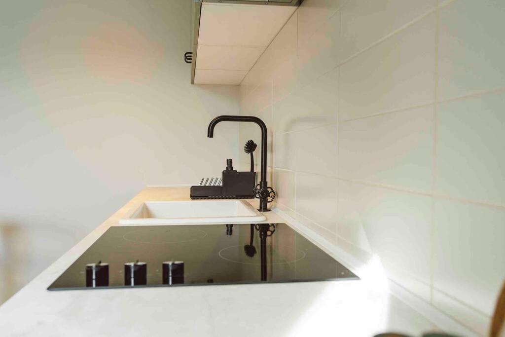 Vivando - Beautiful Studio B + Parking Bukares Bagian luar foto