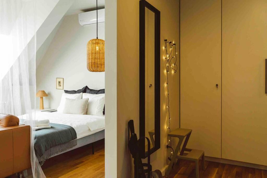 Vivando - Beautiful Studio B + Parking Bukares Bagian luar foto