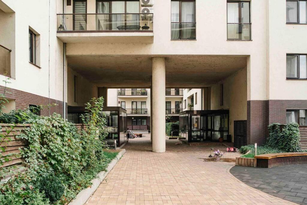 Vivando - Beautiful Studio B + Parking Bukares Bagian luar foto