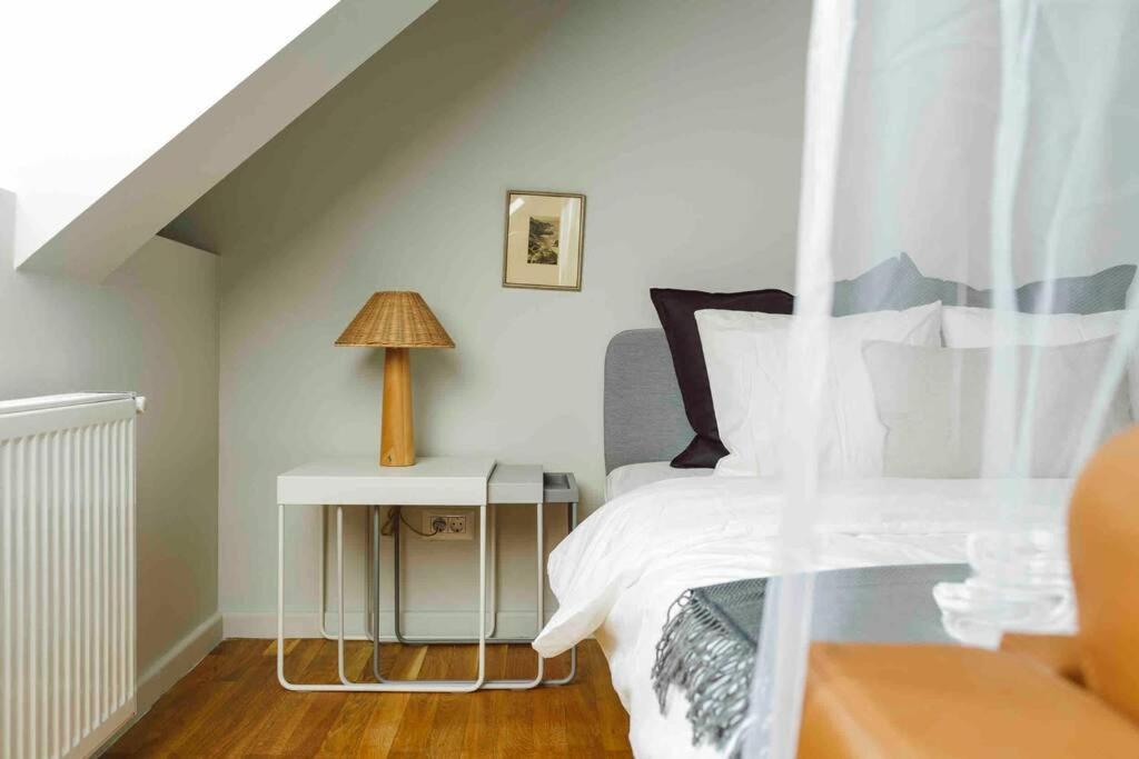 Vivando - Beautiful Studio B + Parking Bukares Bagian luar foto